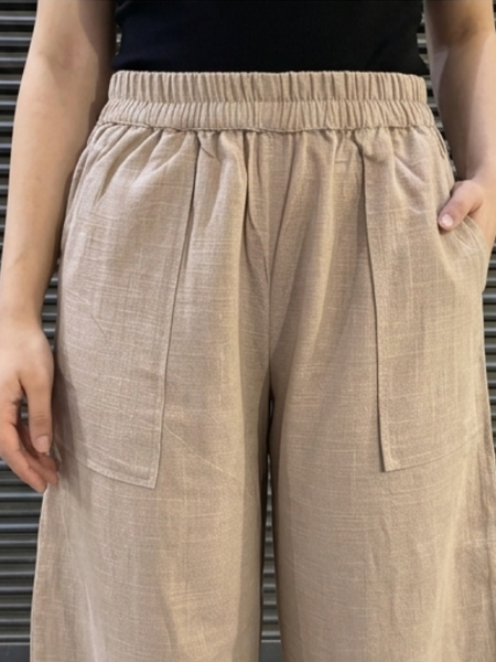 Model wearing solid balloon trousers casual styling